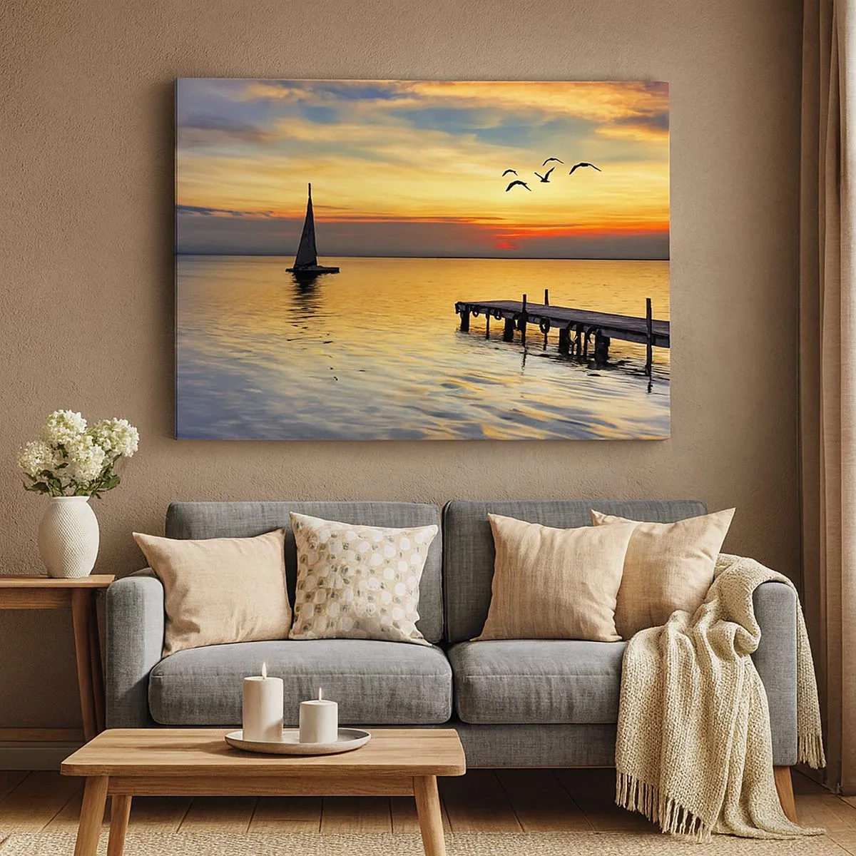 Tablou pe pânză Canvas - Apus de soare cu o barcă cu pânze și un dig pe un lac liniștit - 70x50cm - Retururi de seară - Decorațiune modernă pentru perete pentru living și dormitor ARTTOR