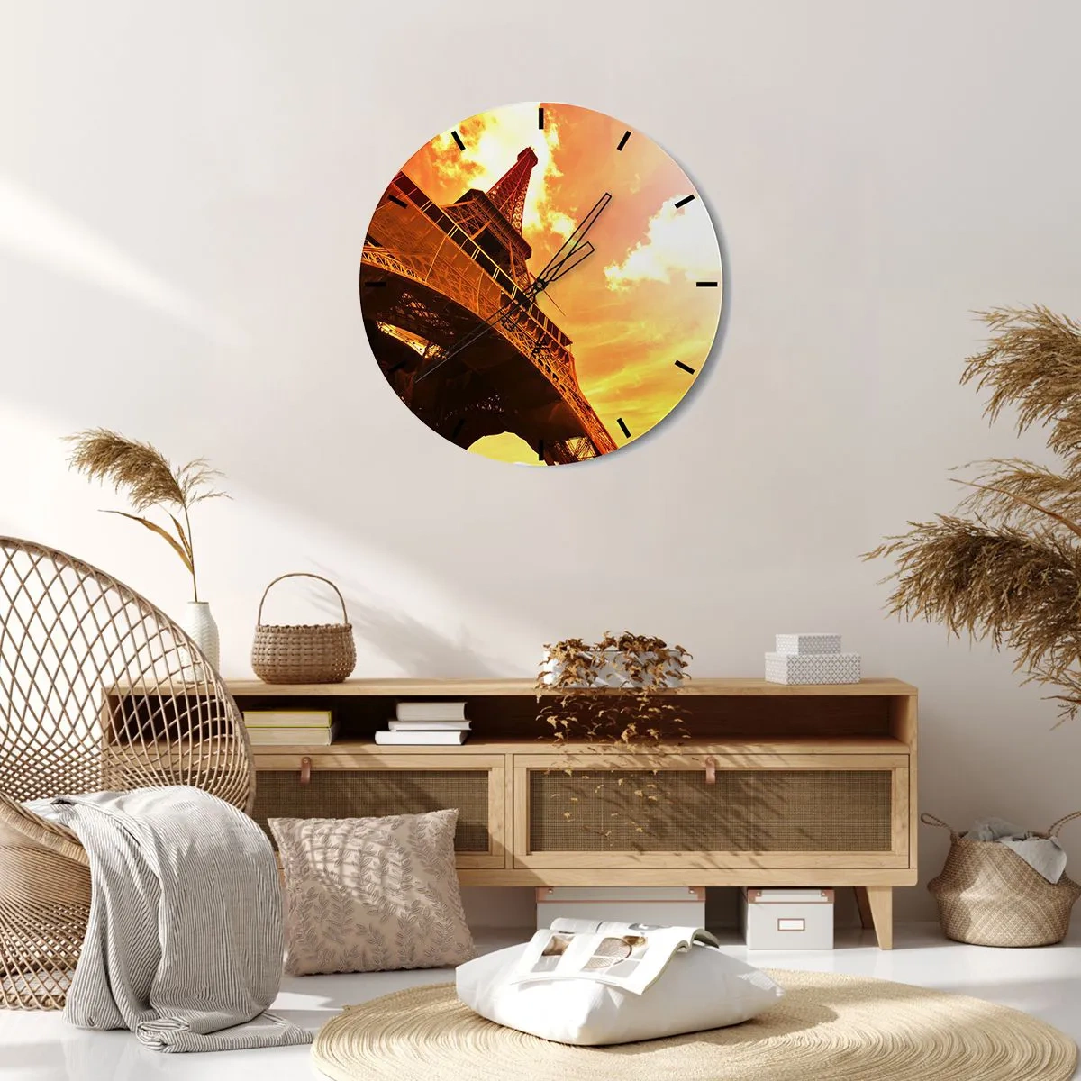 Ceas de perete - Ceas pe sticlă - Vedere a Turnului Eiffel la apus în culori aurii - 30x30cm - Monumental, pentru că aurit de soare - Decorațiune modernă pentru perete pentru living, bucătărie și dormitor ARTTOR