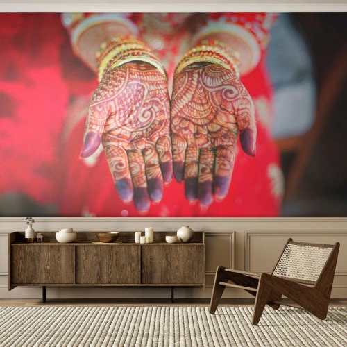 Tapet Premium Sand - Gata să prindă fericirea - Mâinile femeilor, Modele orientale, India - 500x350 cm