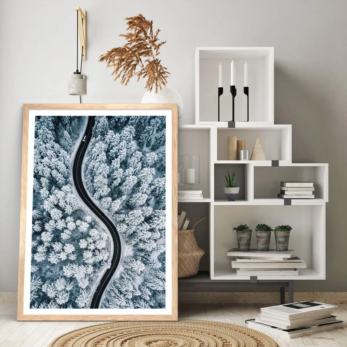 Poster în ramă de stejar deschis - Prin pădurea de iarnă - 70x100 cm