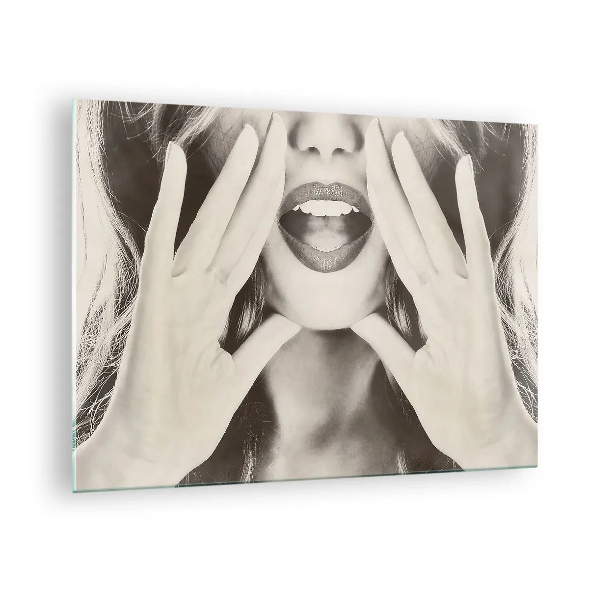 Tablou pe sticlă - O femeie cu ruj pe buze și mâinile la față - 70x50cm - Vin imediat! - Decorațiune modernă pentru perete pentru living și dormitor ARTTOR