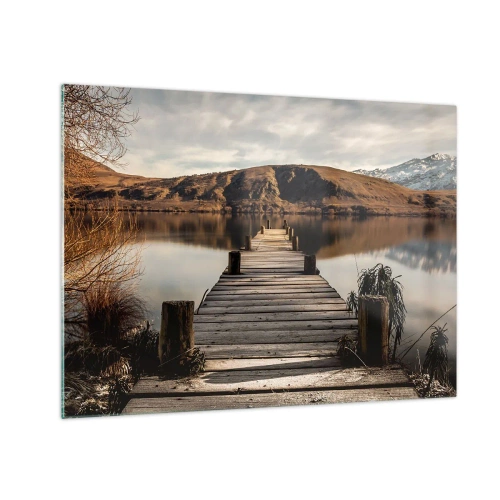 Tablou pe sticlă - Un debarcader din lemn peste un lac cu vedere la munți în fundal - 70x50cm - Peisaj în tăcere - Decorațiune modernă pentru perete pentru living și dormitor ARTTOR