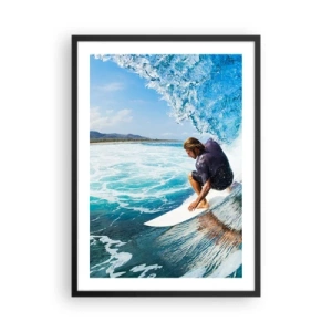 Poster în ramă neagră - Un surfer într-un tub de apă pe fundalul unui ocean albastru - 50x70cm - Dansând cu valurile - Decorațiune modernă pentru perete pentru living și dormitor ARTTOR