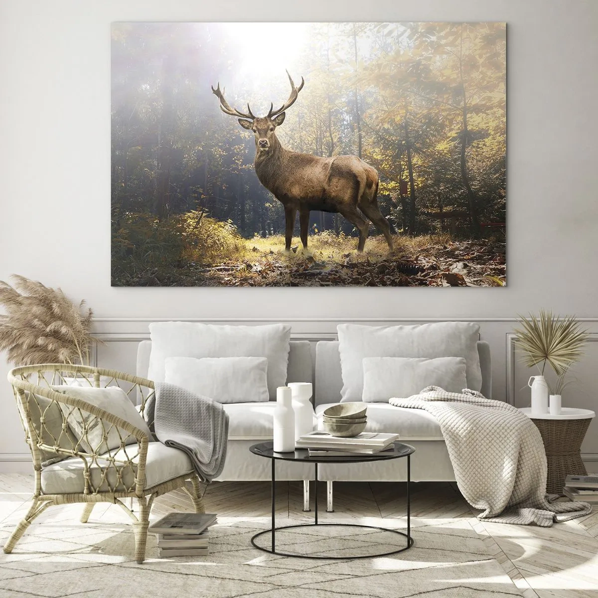 Tablou pe sticlă - Un cerb impunător într-o pădure de toamnă însorită - 70x50cm - Măreție calmă - Decorațiune modernă pentru perete pentru living și dormitor ARTTOR