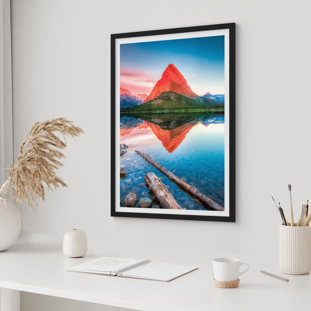 Poster în ramă neagră - Un munte reflectat într-un lac liniștit - 50x70cm - Căldură și frig - Decorațiune modernă pentru perete pentru living și dormitor ARTTOR
