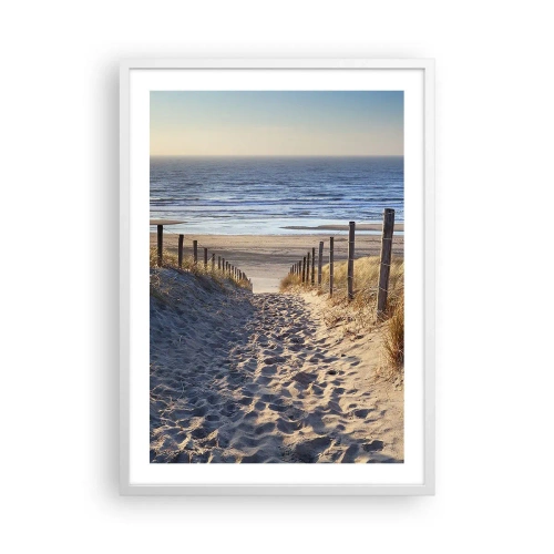 Poster în ramă albă - Zumzet de mare, o plajă sălbatică printre ierburi... - 50x70 cm