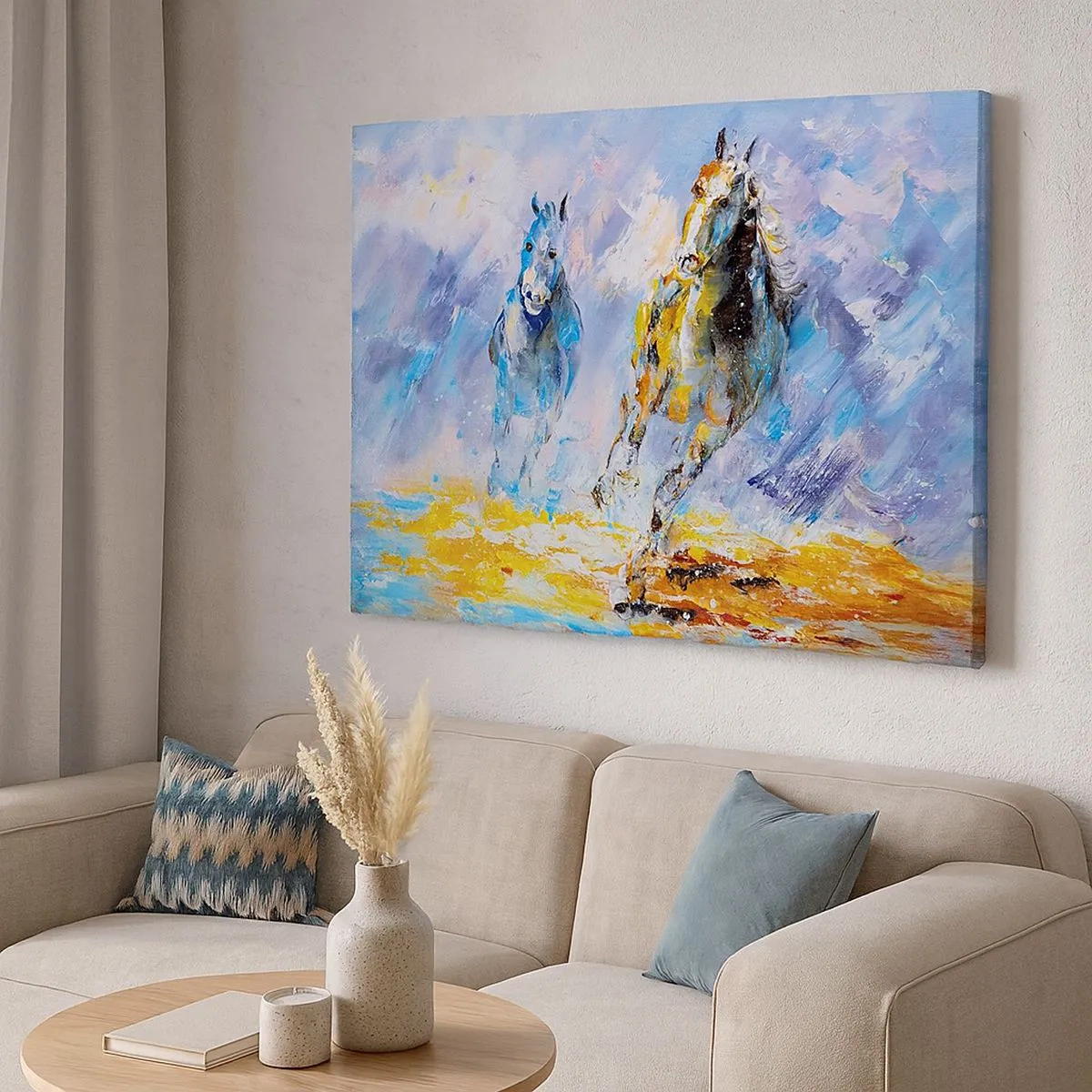 Tablou pe pânză Canvas - Doi cai în mișcare pe fundalul unui peisaj abstract - 70x50cm - Galopând prin strălucire - Decorațiune modernă pentru perete pentru living și dormitor ARTTOR