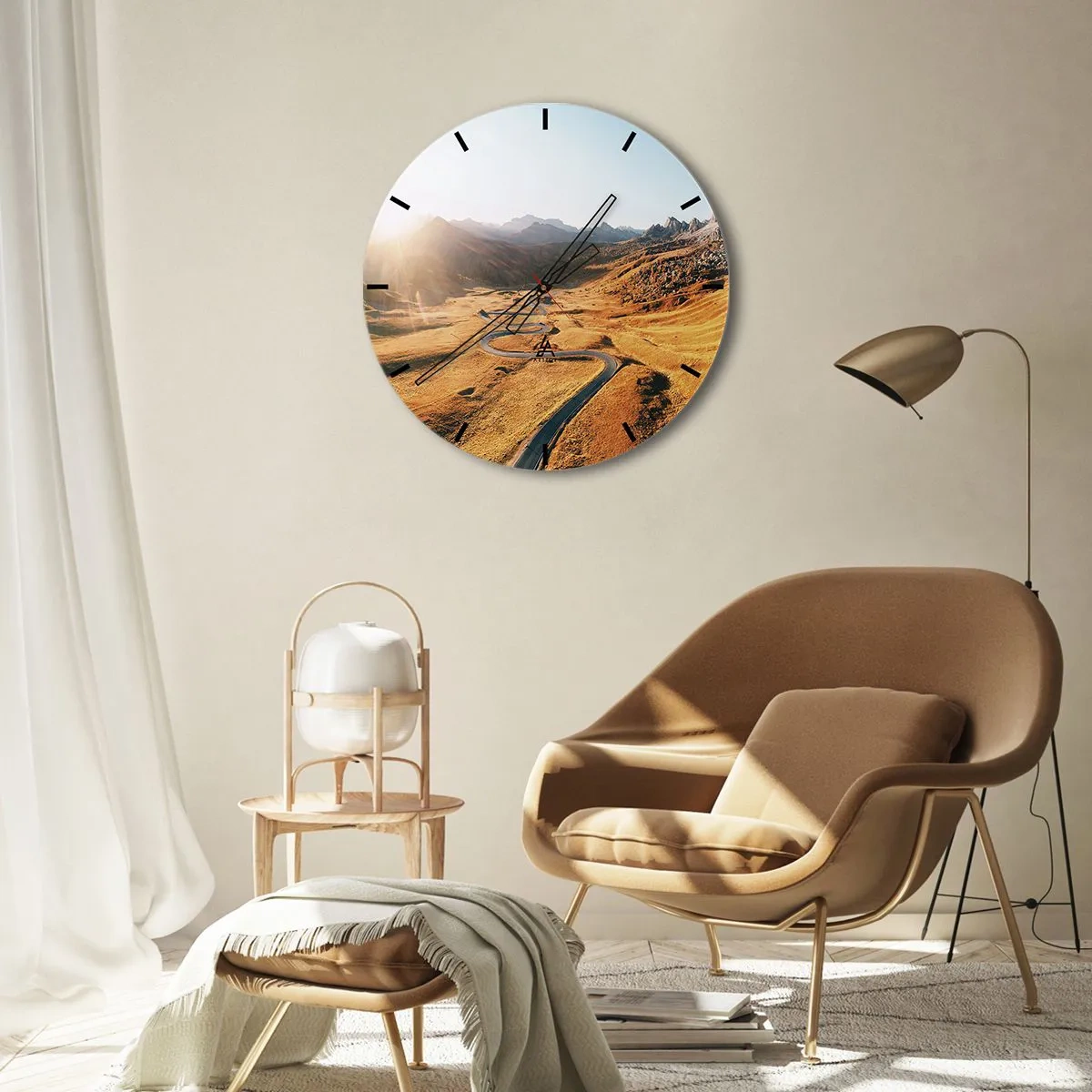 Ceas de perete - Ceas pe sticlă - Un drum șerpuitor într-o vale aurie luminată de soarele care apune - 30x30cm - Într-o vale de aur - Decorațiune modernă pentru perete pentru living, bucătărie și dormitor ARTTOR