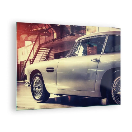 Tablou pe sticlă - O mașină clasică într-un interior elegant de garaj - 70x50cm - Clasicii nu îmbătrânesc - Decorațiune modernă pentru perete pentru living și dormitor ARTTOR