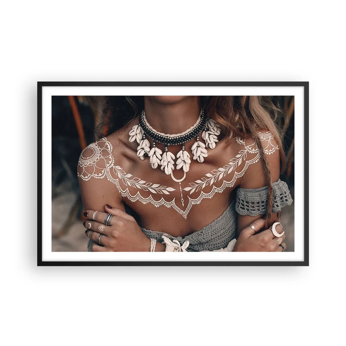 Poster în ramă neagră - Talismanele, ritualurile feminității - 91x61 cm