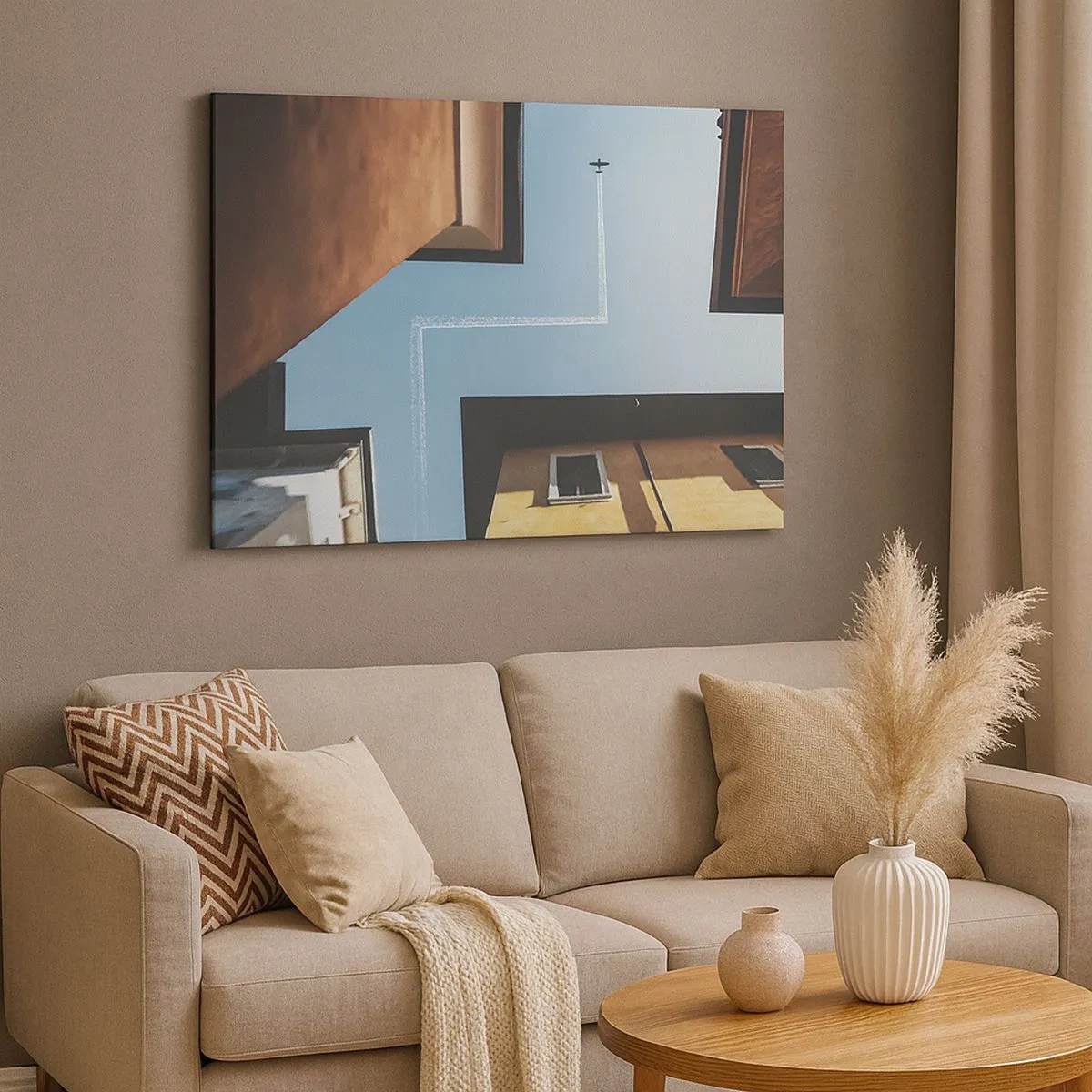 Tablou pe pânză Canvas - Vedere a avionului și a urmei sale pe cer dintr-o perspectivă stradală - 70x50cm - Deasupra labirintului urban - Decorațiune modernă pentru perete pentru living și dormitor ARTTOR