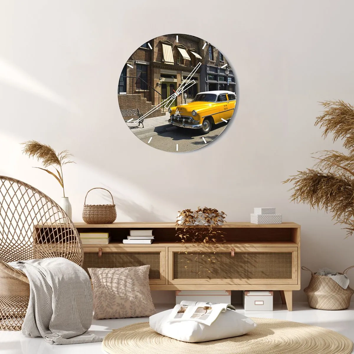 Ceas de perete - Ceas pe sticlă - Un taxi galben în fața unei clădiri elegante - 30x30cm - A fost odată ca niciodată în America - Decorațiune modernă pentru perete pentru living, bucătărie și dormitor ARTTOR