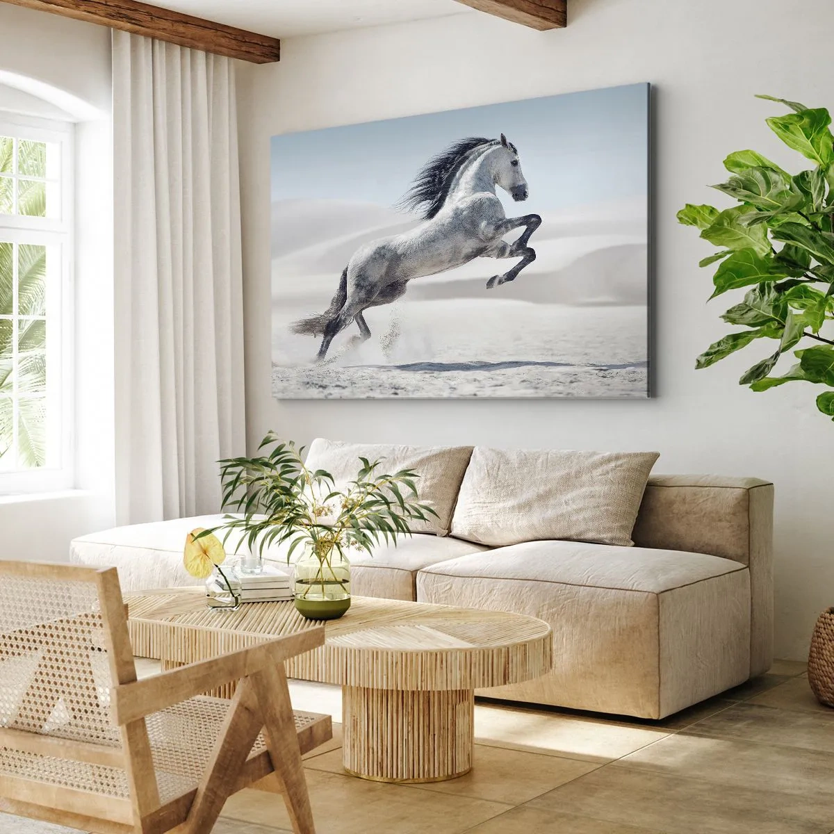 Tablou pe pânză Canvas - Un cal alb galopând pe fundalul dunelor deșertice - 70x50cm - Prinț arab - Decorațiune modernă pentru perete pentru living și dormitor ARTTOR