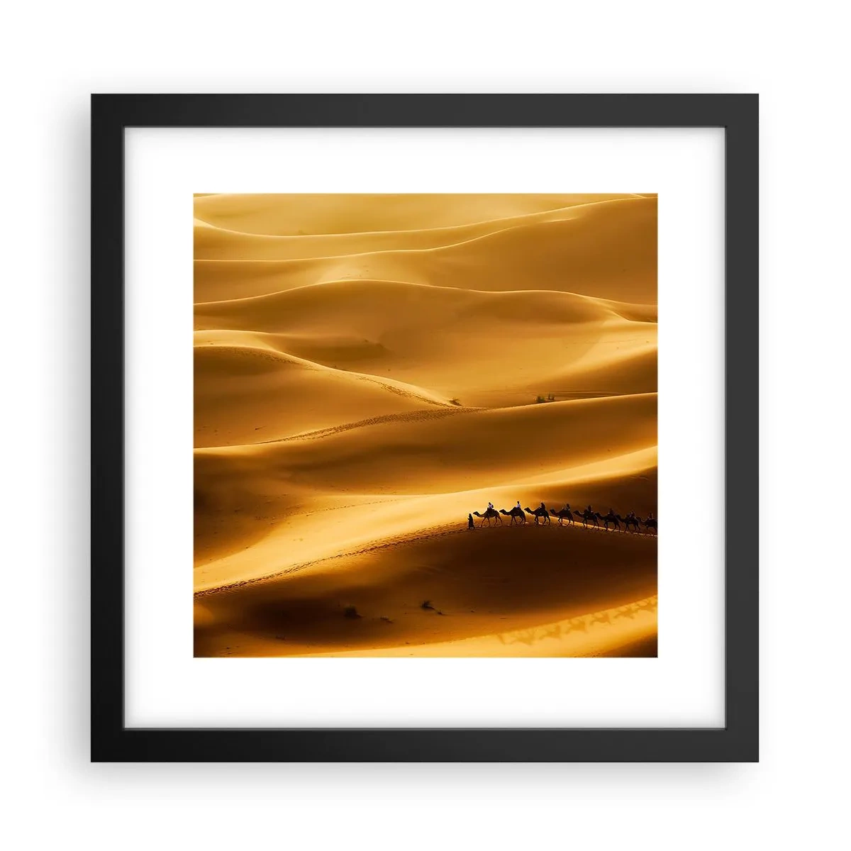 Poster în ramă neagră - Caravana pe valurile deșertului - 30x30 cm