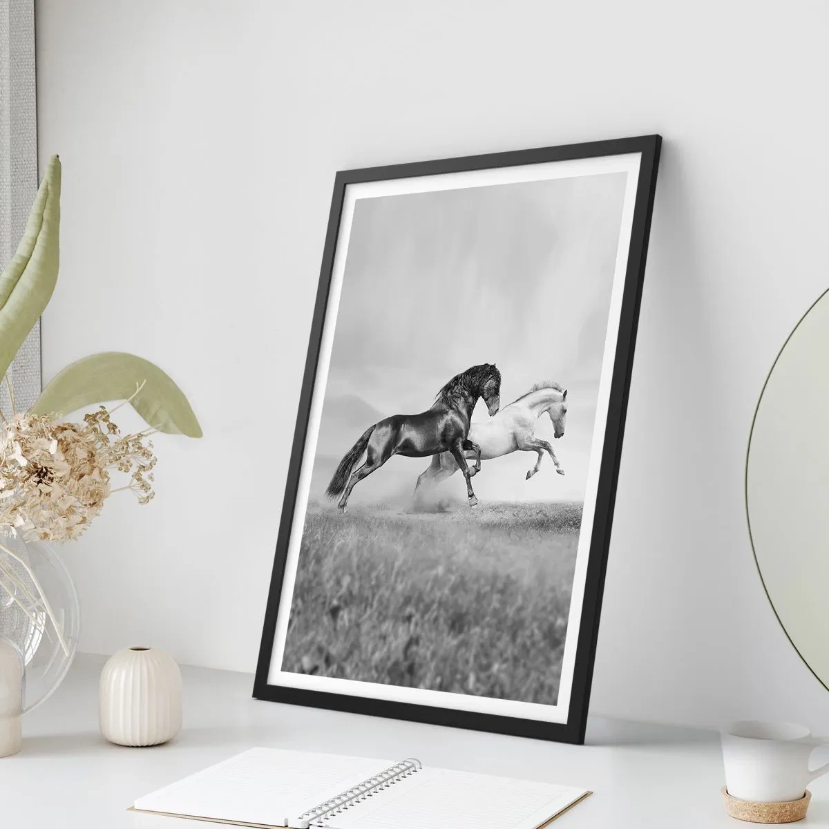 Poster în ramă neagră - Îngeri și demoni - 70x100 cm