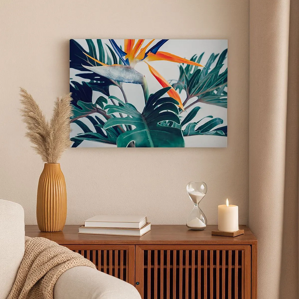 Tablou pe pânză Canvas - Floare Strelitzia înconjurată de frunze în lumină puternică - 70x50cm - Tufiș sau pasăre? - Decorațiune modernă pentru perete pentru living și dormitor ARTTOR