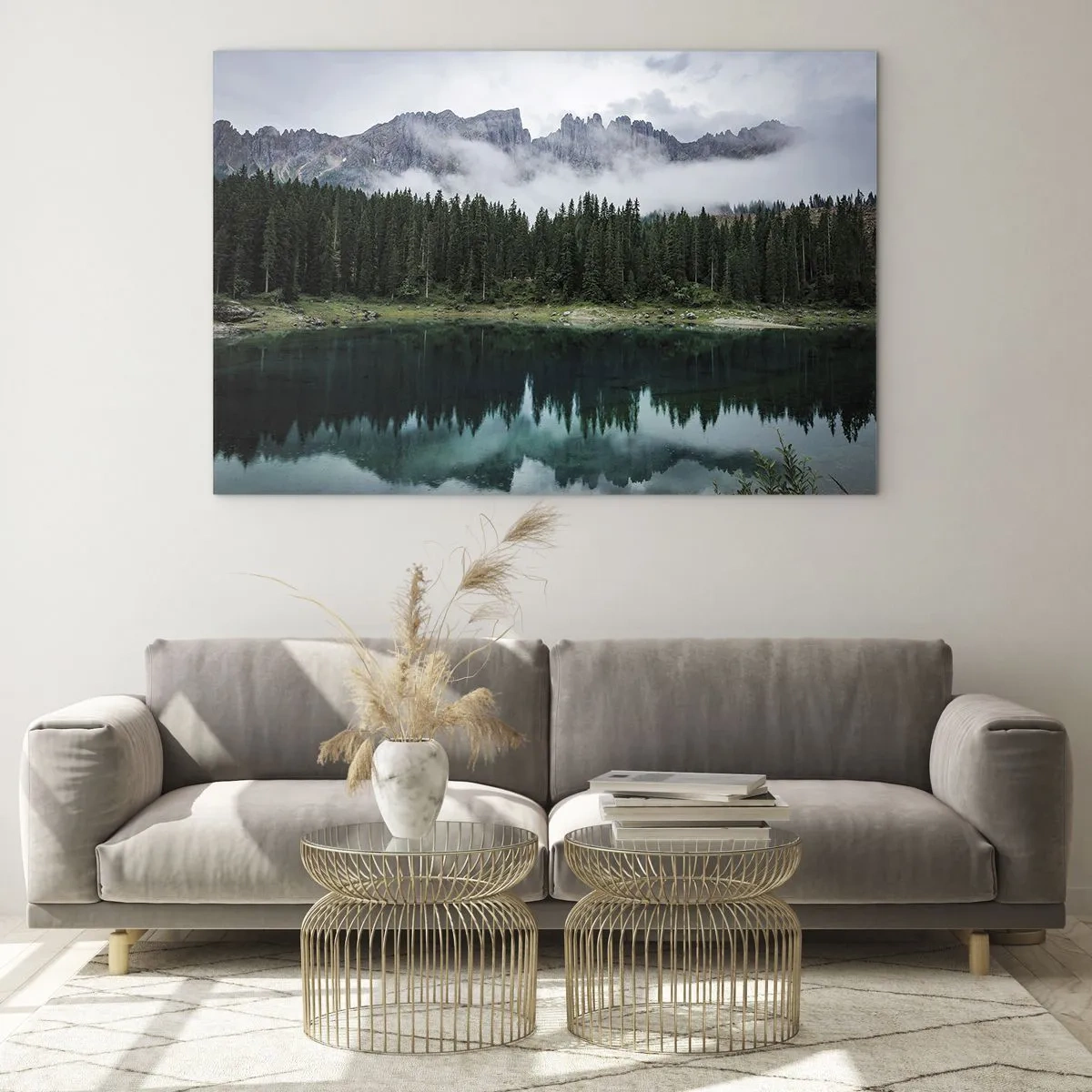 Tablou pe sticlă - Peisaj montan cu lac și pădure reflectate în apă - 70x50cm - Liniște, liniște, să nu trezim apa care doarme... - Decorațiune modernă pentru perete pentru living și dormitor ARTTOR