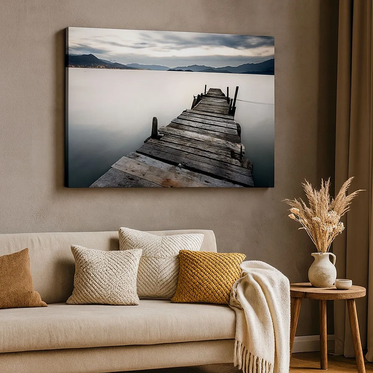 Tablou pe pânză Canvas - Un pod de lemn care duce spre un lac liniștit - 70x50cm - Scufundă-te în pace - Decorațiune modernă pentru perete pentru living și dormitor ARTTOR