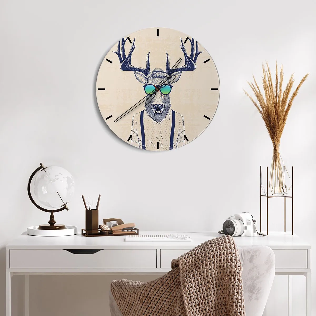 Ceas de perete - Ceas pe sticlă - Cerb cu ochelari de soare în stil hipster - 30x30cm - Și la cine te așteptai? - Decorațiune modernă pentru perete pentru living, bucătărie și dormitor ARTTOR