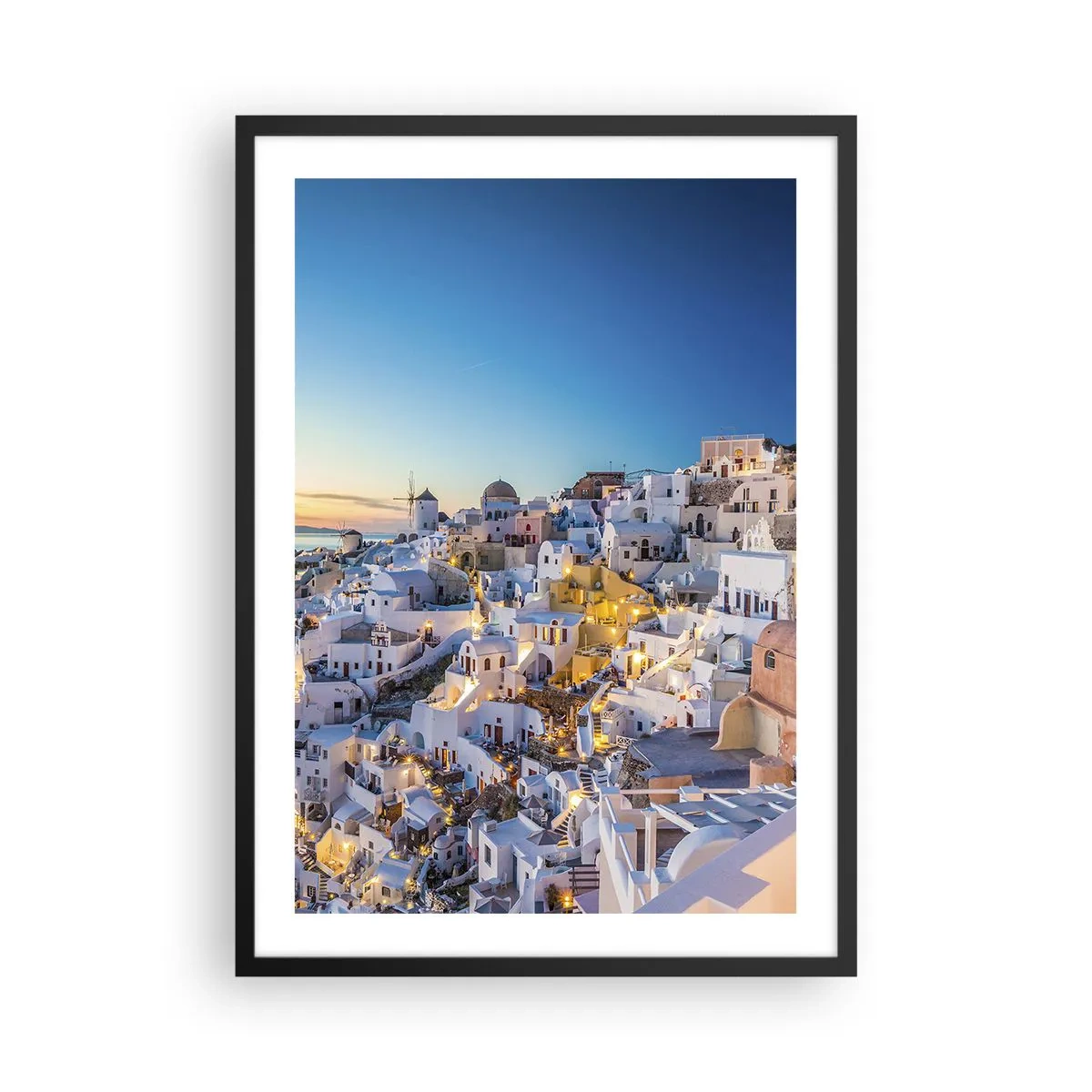 Poster în ramă neagră - Vedere a caselor iluminate din Santorini la apus - 50x70cm - Esența grecității - Decorațiune modernă pentru perete pentru living și dormitor ARTTOR