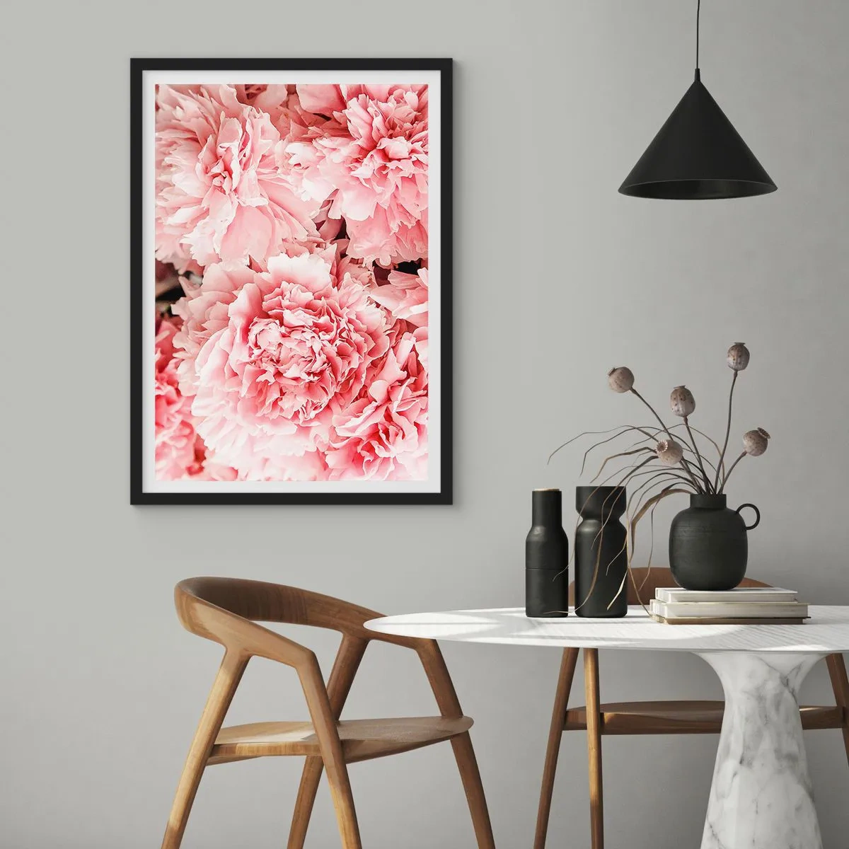 Poster în ramă neagră - Bujori roz delicați în plină floare - 50x70cm - Visul roz - Decorațiune modernă pentru perete pentru living și dormitor ARTTOR