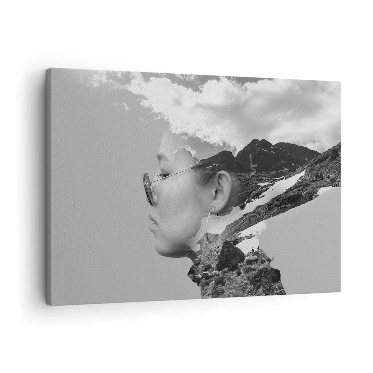 Tablou pe pânză Canvas - O compoziție alb-negru cu silueta unei femei și un peisaj montan. - 70x50cm - Portret în nori - Decorațiune modernă pentru perete pentru living și dormitor ARTTOR