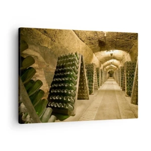 Tablou pe pânză Canvas - O vie cu o pivniță plină de sticle de vin expuse pe rafturi de lemn. - 70x50cm - Nașterea gustului - Decorațiune modernă pentru perete pentru living și dormitor ARTTOR