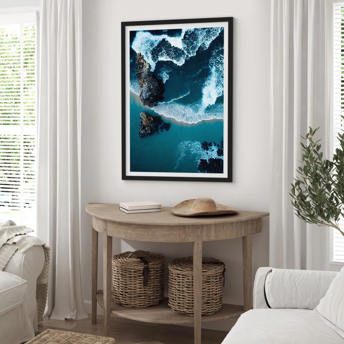 Poster în ramă neagră - Vedere a valurilor oceanului care se izbesc de stânci - 50x70cm - Înfășurate în valuri - Decorațiune modernă pentru perete pentru living și dormitor ARTTOR