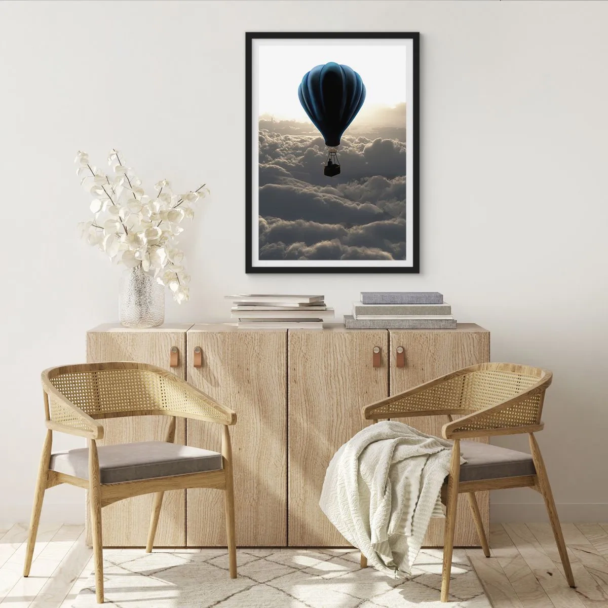 Poster în ramă neagră - Rătăcitor deasupra norilor - 40x50 cm