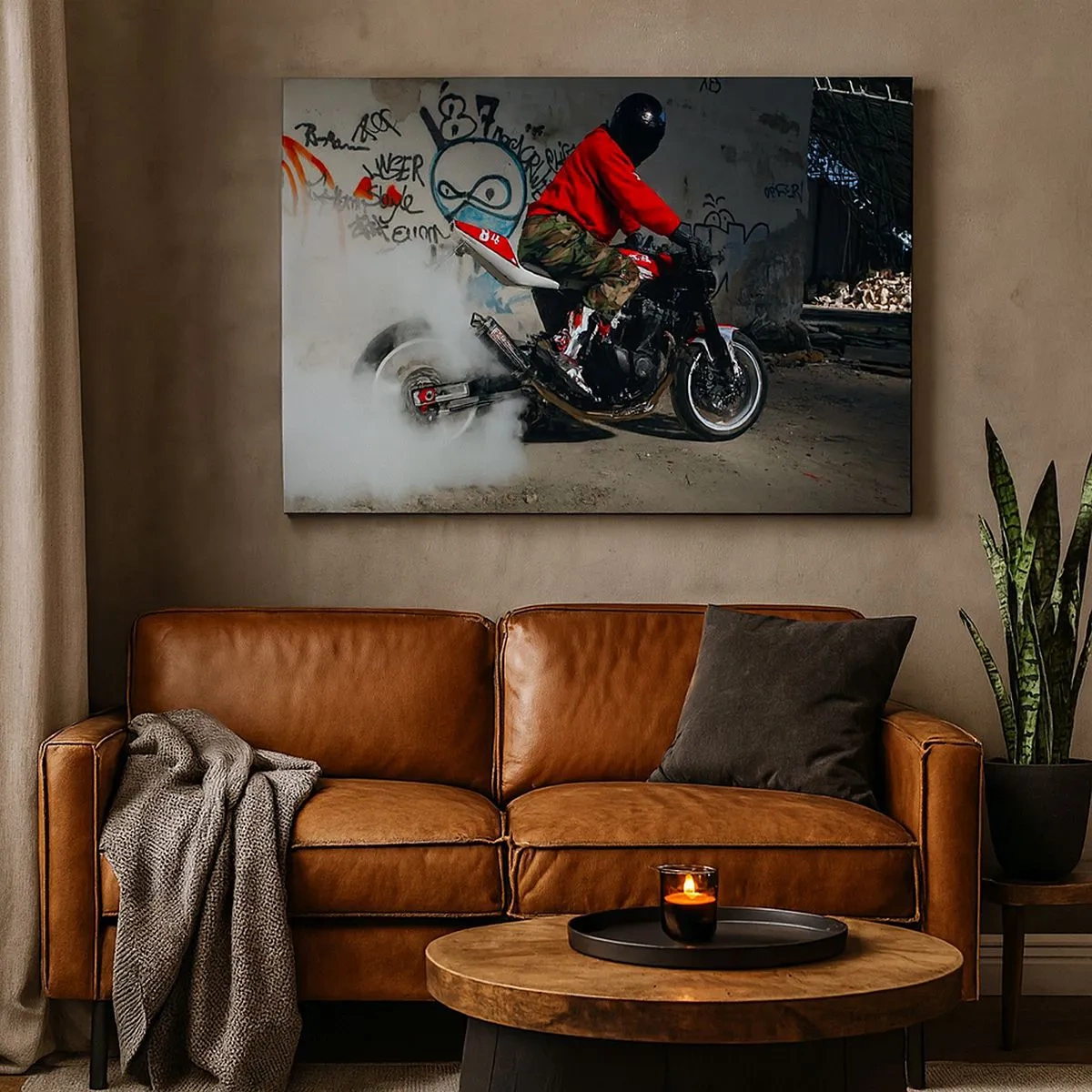 Tablou pe pânză Canvas - Un motociclist execută un drift spectaculos într-o clădire abandonată acoperită de graffiti. - 70x50cm - Gonește după mine! - Decorațiune modernă pentru perete pentru living și dormitor ARTTOR