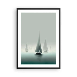 Poster în ramă neagră - Un grup de bărci cu pânze navigând pe o mare încețoșată, înconjurat de ape calme. - 50x70cm - Create din ceață - Decorațiune modernă pentru perete pentru living și dormitor ARTTOR