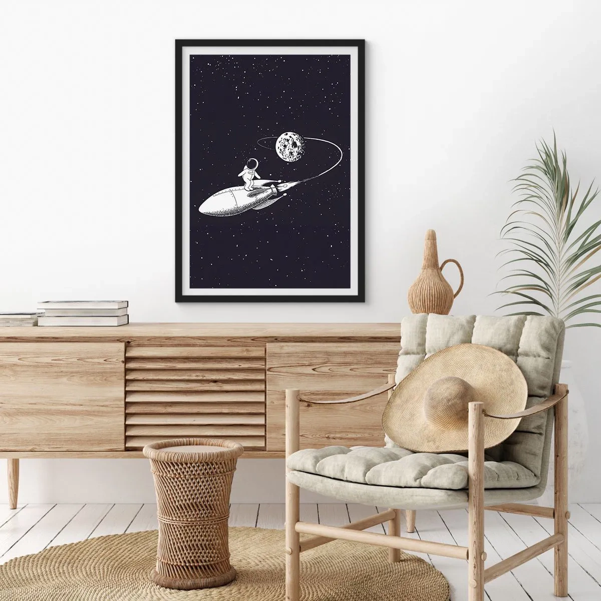 Poster în ramă neagră - Un astronaut stând pe o rachetă care zboară în spațiu - 50x70cm - Surfer spațial - Decorațiune modernă pentru perete pentru living și dormitor ARTTOR