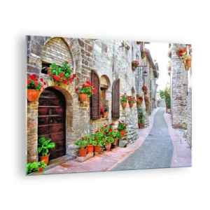 Tablou pe sticlă - O stradă pitorească cu ziduri de piatră și flori roșii - 70x50cm - Oraș italian de vis - Decorațiune modernă pentru perete pentru living și dormitor ARTTOR