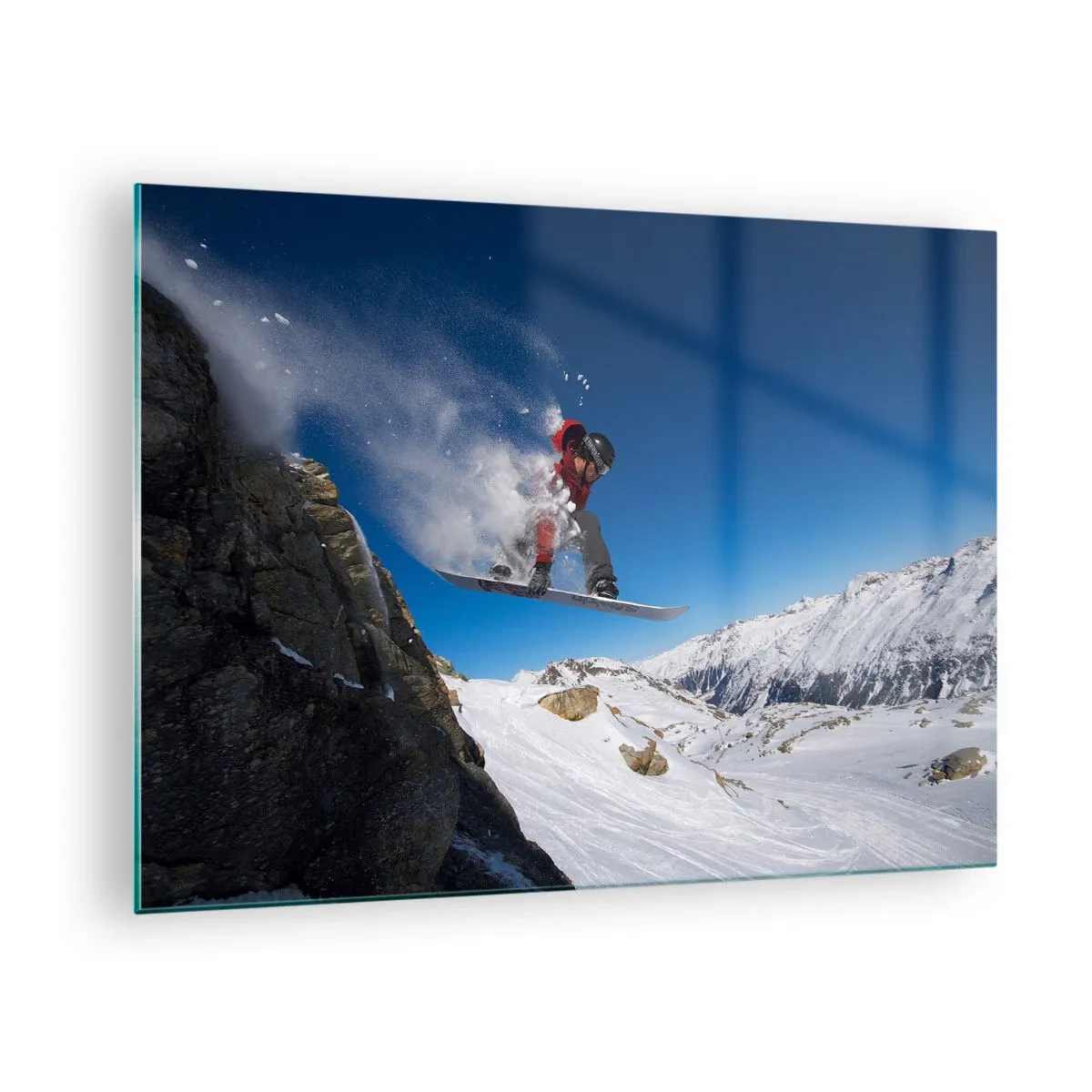 Tablou pe sticlă - Un snowboarder sare pe fundalul unui munte - 70x50cm - Și ai devenit parte din spațiul - Decorațiune modernă pentru perete pentru living și dormitor ARTTOR