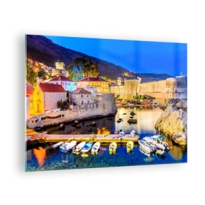 Tablou pe sticlă - Panoramă de seară a orașului Dubrovnik cu bărci și ziduri - 70x50cm - O noapte luminoasă pe Marea Adriatică - Decorațiune modernă pentru perete pentru living și dormitor ARTTOR