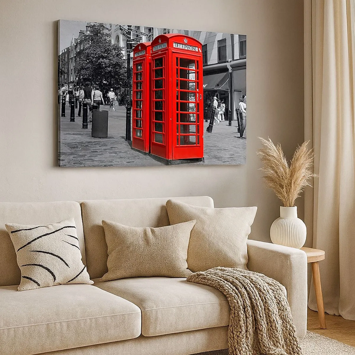 Tablou pe pânză Canvas - Cabine telefonice roșii pe un fundal urban alb-negru. - 70x50cm - Cabine telefonice roșii - Decorațiune modernă pentru perete pentru living și dormitor ARTTOR