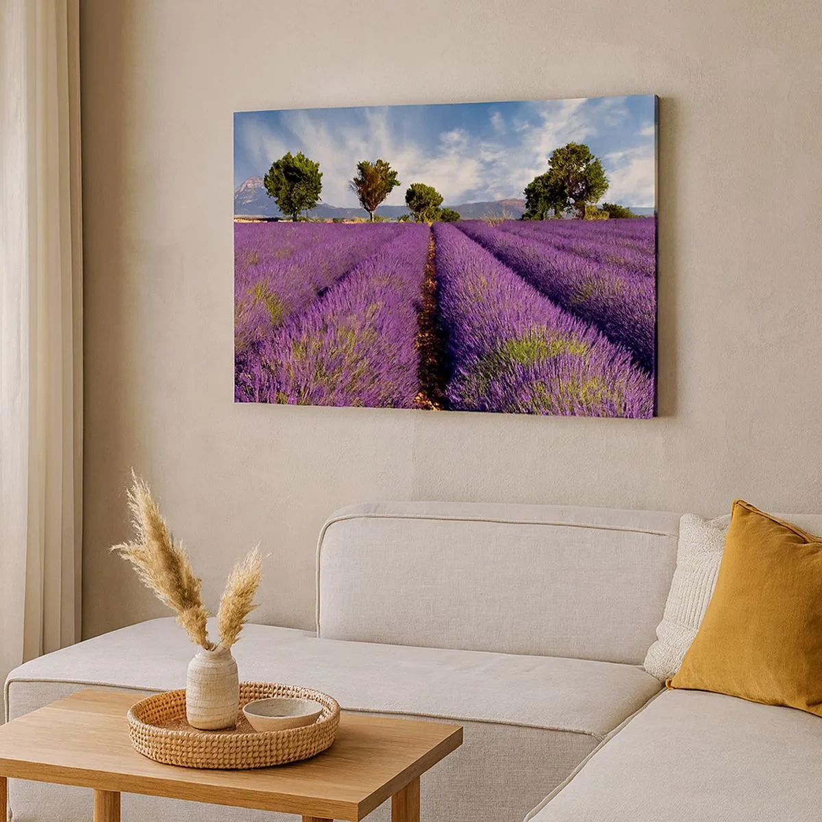 Tablou pe pânză Canvas - Un câmp de lavandă cu copaci pe fundalul munților și cerului - 70x50cm - Câmpuri de lavandă - Decorațiune modernă pentru perete pentru living și dormitor ARTTOR