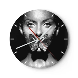 Ceas de perete - Ceas pe sticlă - Față de femeie alb-negru cu un fluture pe buze - 30x30cm - Sărut de fluture - Decorațiune modernă pentru perete pentru living, bucătărie și dormitor ARTTOR