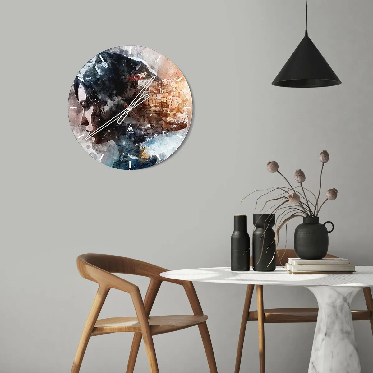 Ceas de perete - Ceas pe sticlă - Portret abstract cu efect de acuarelă - 30x30cm - Povestea unei fete cu un oraș în fundal - Decorațiune modernă pentru perete pentru living, bucătărie și dormitor ARTTOR