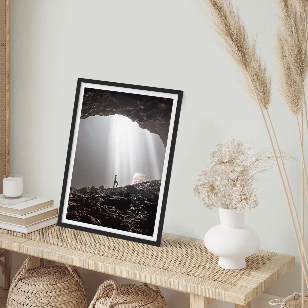 Poster în ramă neagră - Grota luminoasă - 61x91 cm
