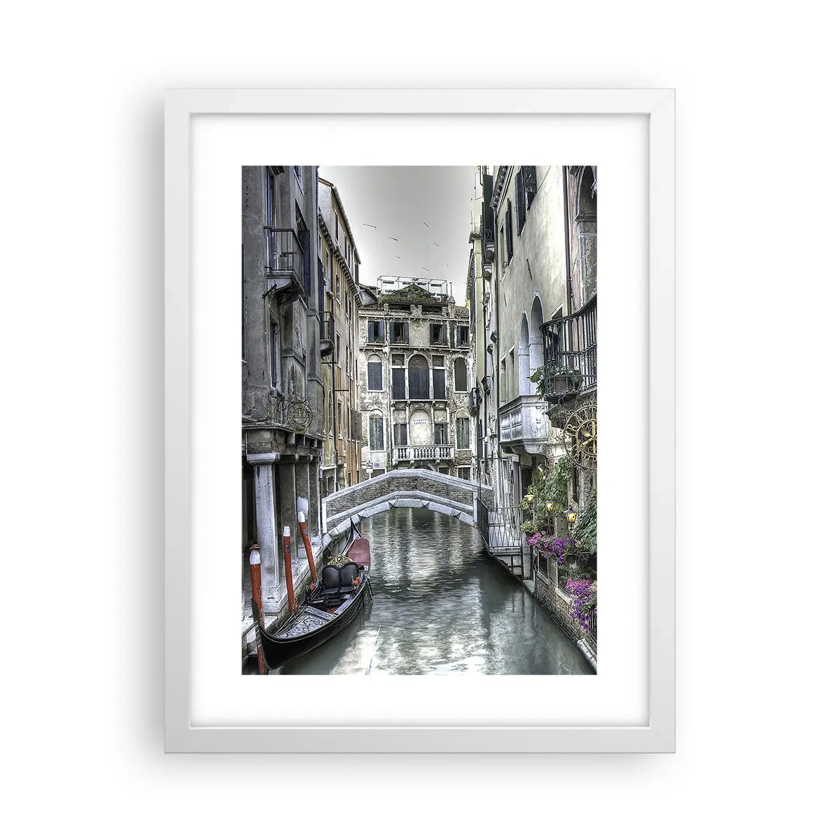 Poster în ramă albă - Timp de secole în reverie tăcută - 30x40 cm