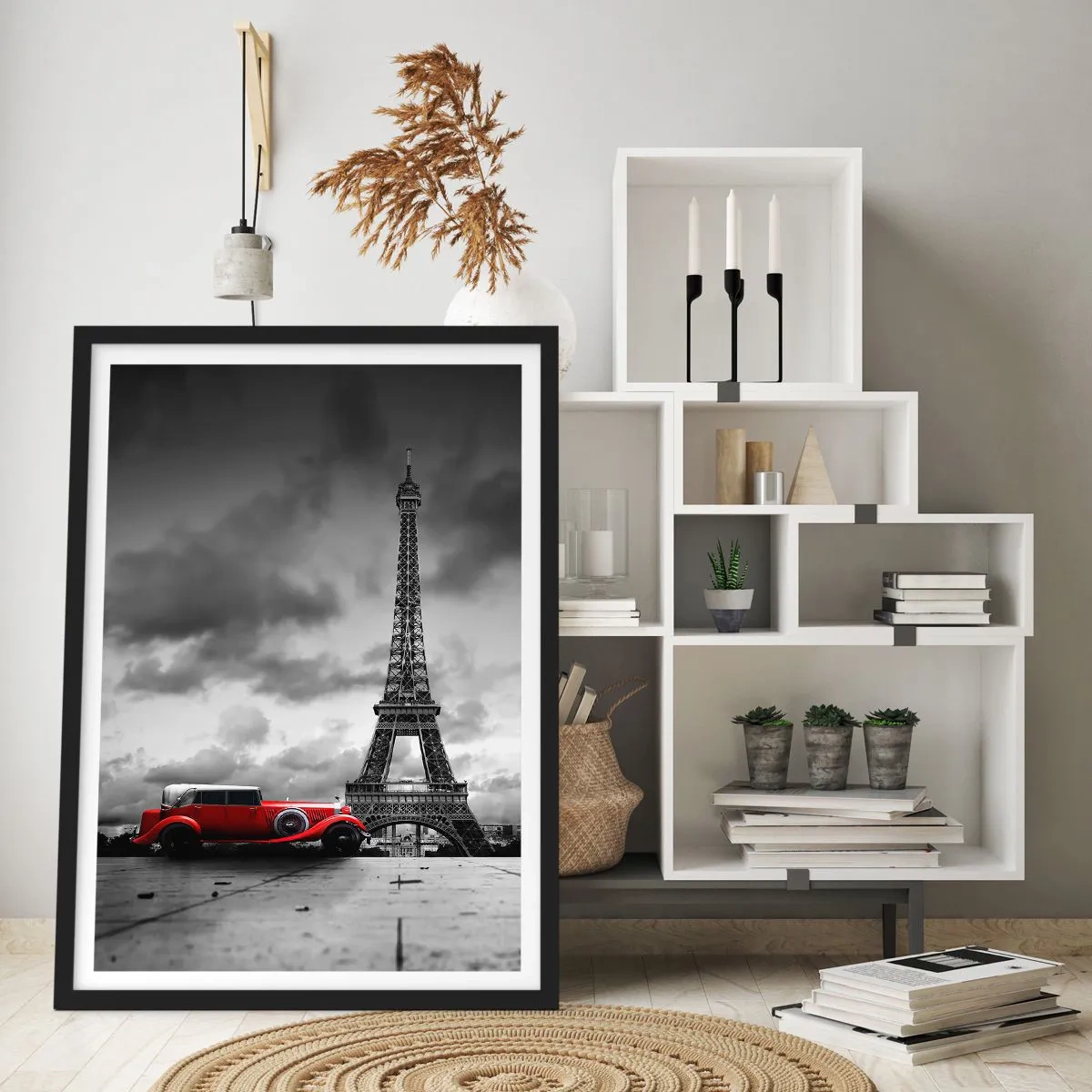 Poster în ramă neagră - mașină roșie în fața Turnului Eiffel, în alb și negru - 50x70cm - Nu cu mult timp în urmă, la Paris - Decorațiune modernă pentru perete pentru living și dormitor ARTTOR