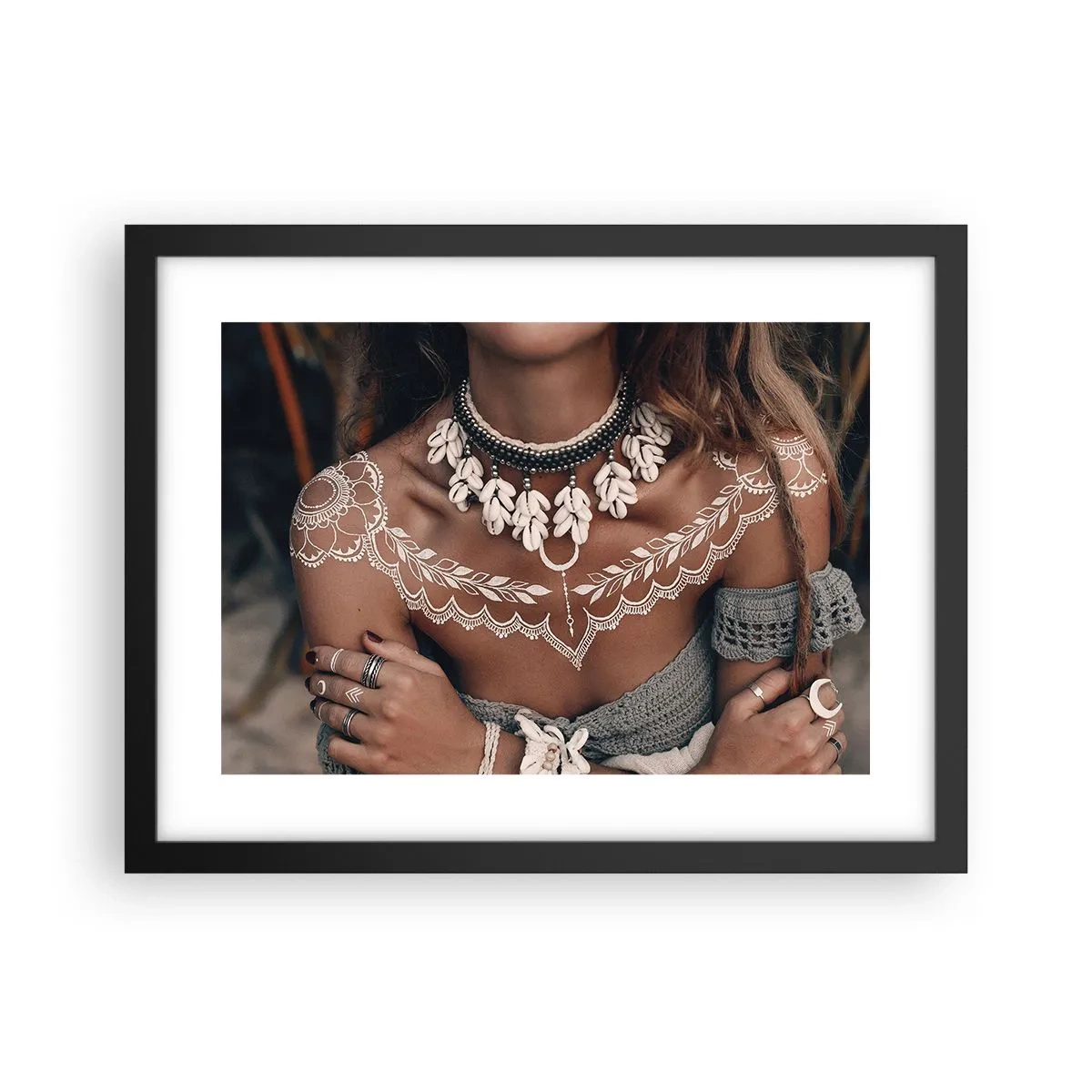 Poster în ramă neagră - Talismanele, ritualurile feminității - 40x30 cm