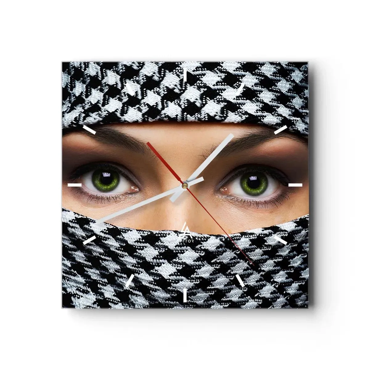 Ceas de perete - Ceas pe sticlă - Un portret al unei frumuseți cu ochii verzi - 30x30 cm