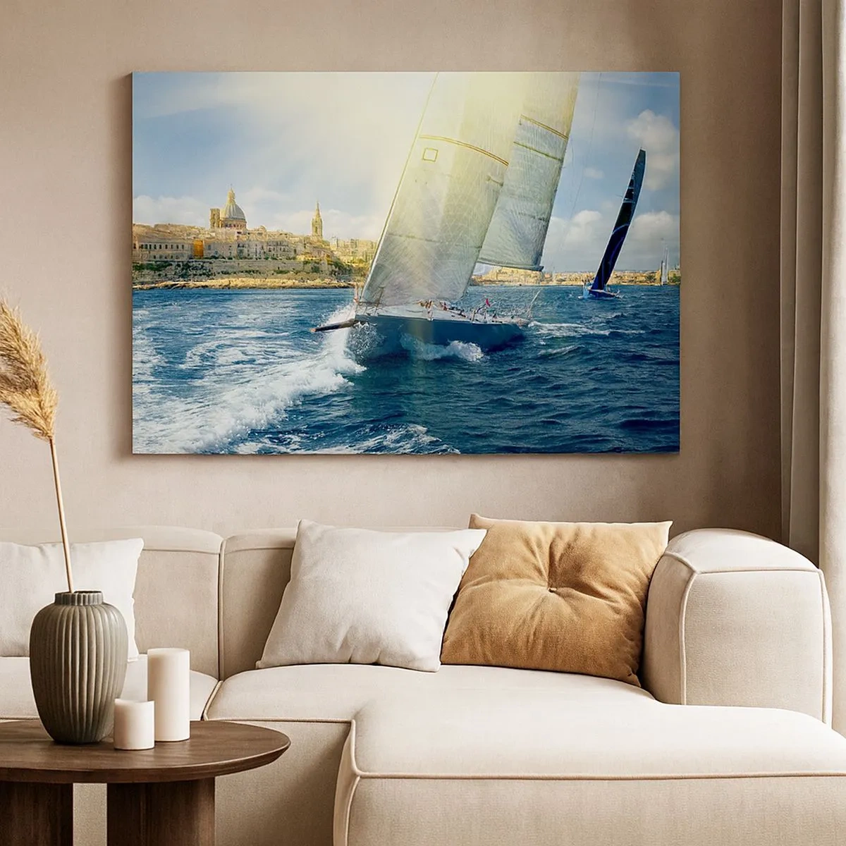 Tablou pe pânză Canvas - Cursă de iahturi pe fundalul unei coaste însorite - 70x50cm - E timpul să părăsim orașul - Decorațiune modernă pentru perete pentru living și dormitor ARTTOR