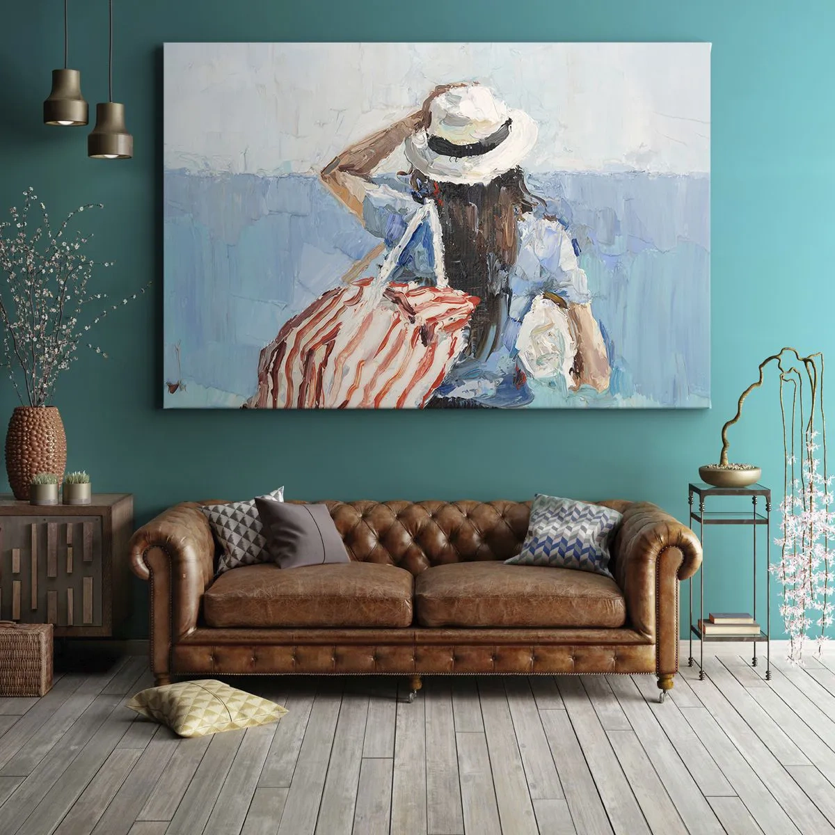 Tablou pe pânză Canvas - O femeie cu pălărie pe fundalul mării albastre - 70x50cm - Bine ați venit în concediu - Decorațiune modernă pentru perete pentru living și dormitor ARTTOR