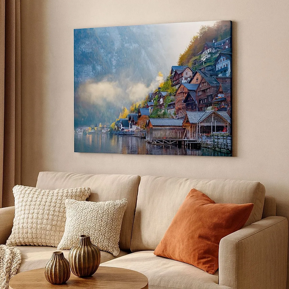 Tablou pe pânză Canvas - Un sat de munte lângă un lac în peisaj de toamnă - 70x50cm - Atmosferă alpină - Decorațiune modernă pentru perete pentru living și dormitor ARTTOR