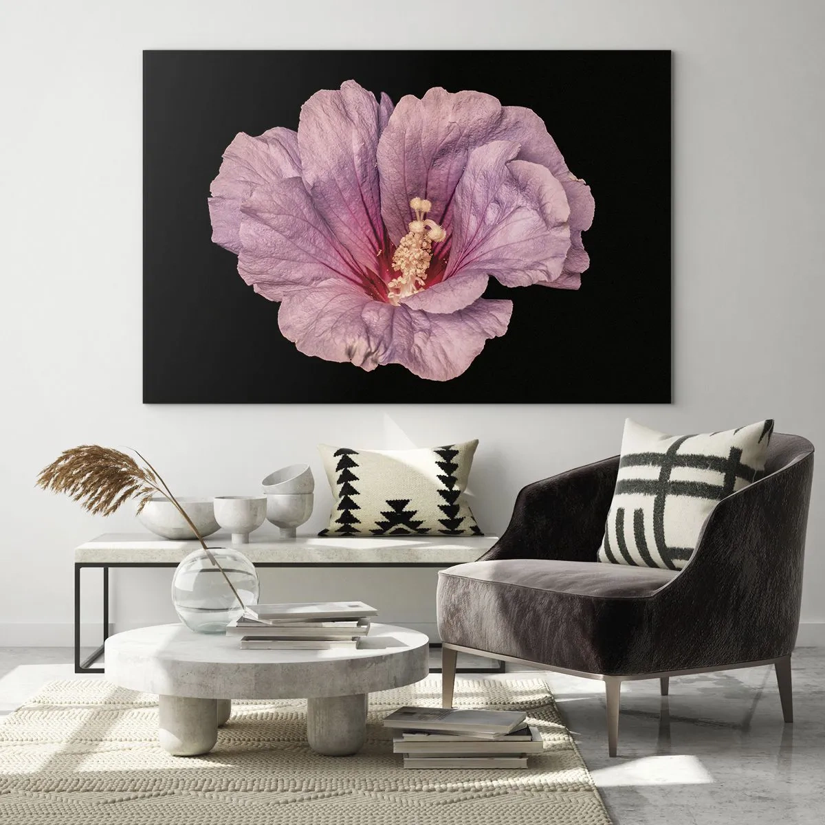 Tablou pe sticlă - Prim-plan al unei flori de hibiscus roz pe un fundal negru - 70x50cm - Direct la inimă - Decorațiune modernă pentru perete pentru living și dormitor ARTTOR