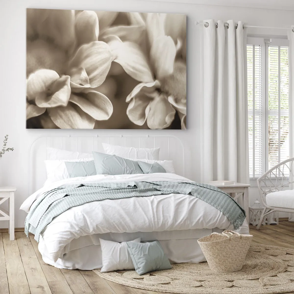 Tablou pe pânză Canvas - Prim-plan cu flori într-un ton sepia delicat, cu contururi moi - 70x50cm - Blânde ca un zâmbet - Decorațiune modernă pentru perete pentru living și dormitor ARTTOR