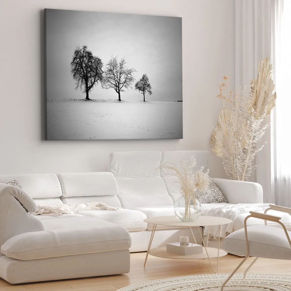 Tablou pe pânză Canvas - Trei copaci într-un câmp înzăpezit, într-un stil monocromatic - 70x50cm - La ce visează? - Decorațiune modernă pentru perete pentru living și dormitor ARTTOR